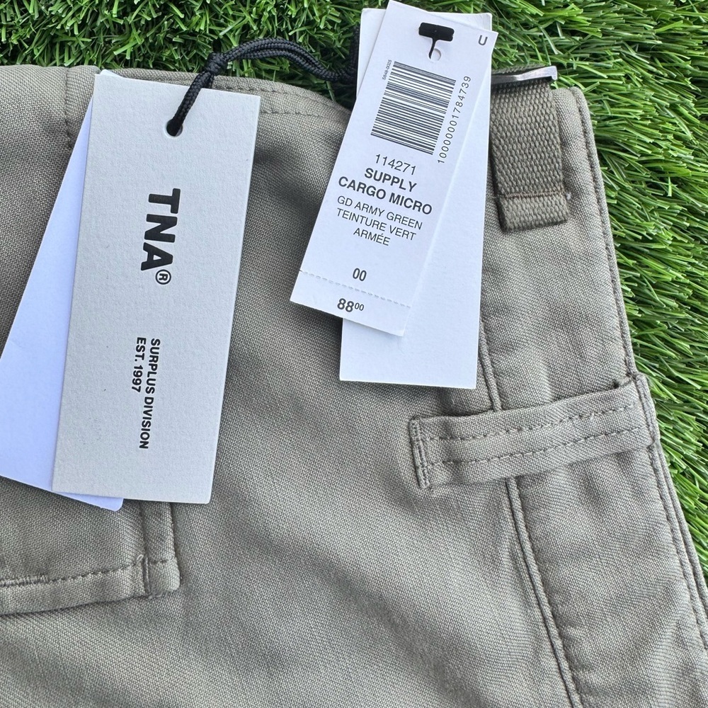 NWT Aritzia TNA Supply Cargo Micro Skirt in Army Green - Picture 5 of 5